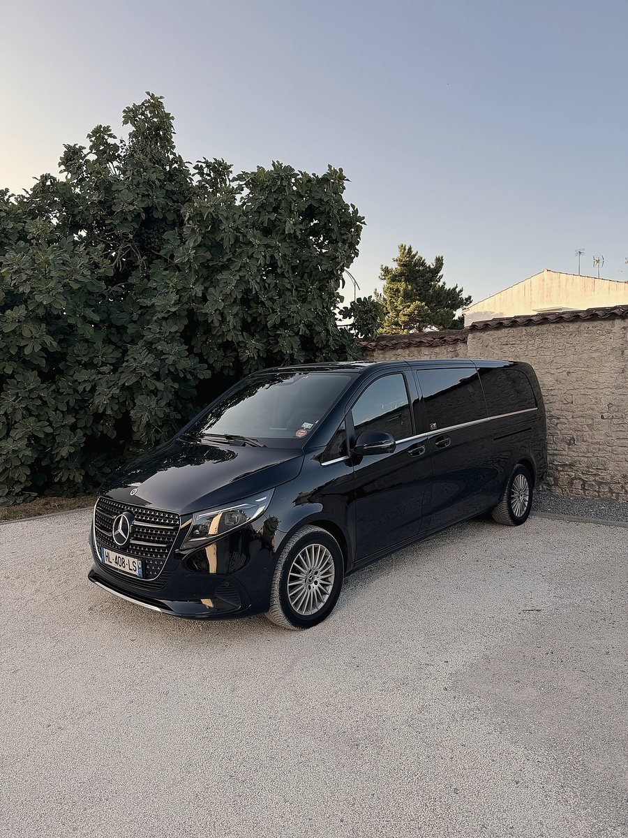 Chauffeur-driven Mercedes V-Class in La Rochelle